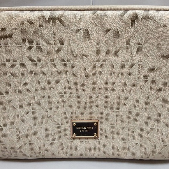 Michael Kors Handbags - Michael Kors Laptop Case Sleeve 13X10 Fits Macbook